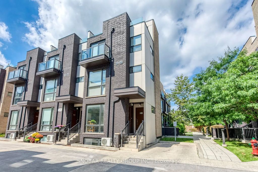 30 Fieldway Road 77, Toronto W08