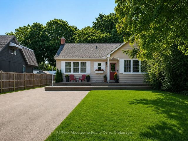 938 King Road, Burlington