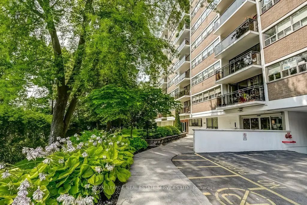 212 Kerr Street 404, Oakville