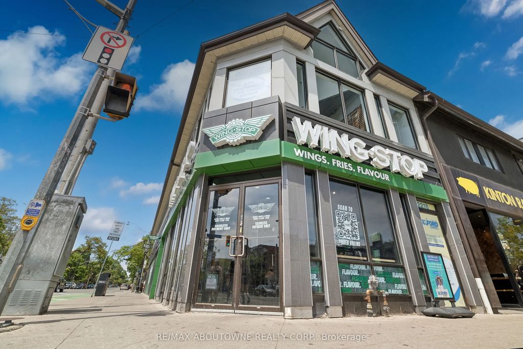 2218 Bloor Street W, Toronto W02