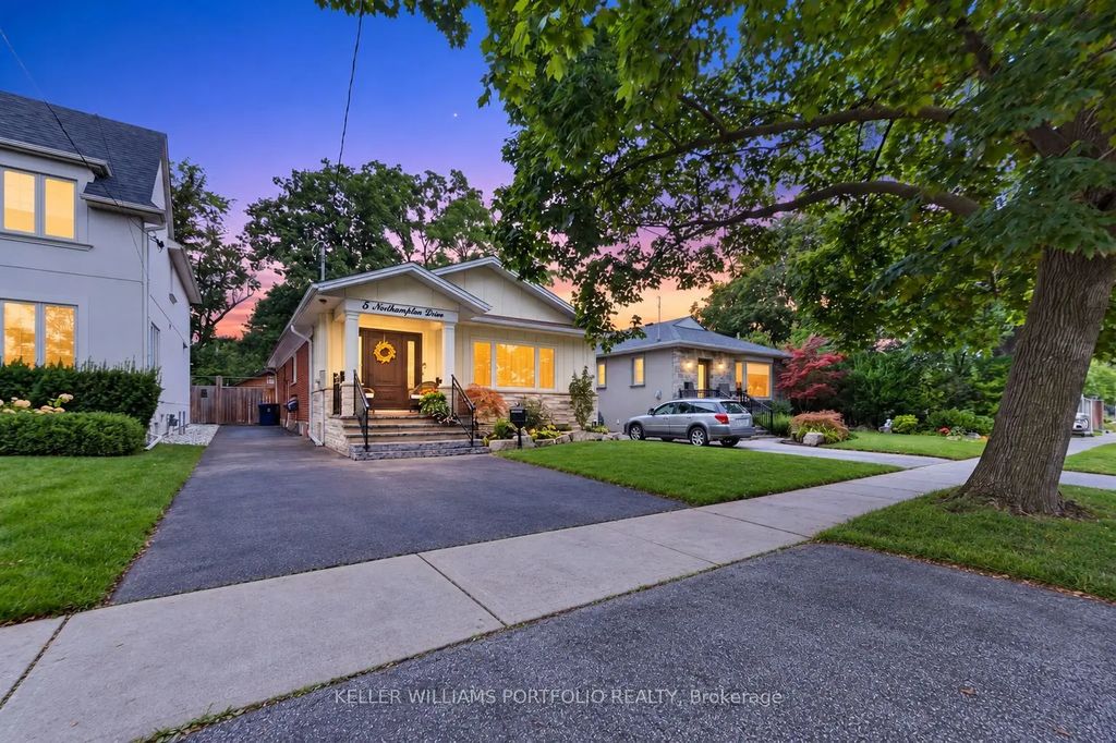5 Northampton Drive, Toronto W08