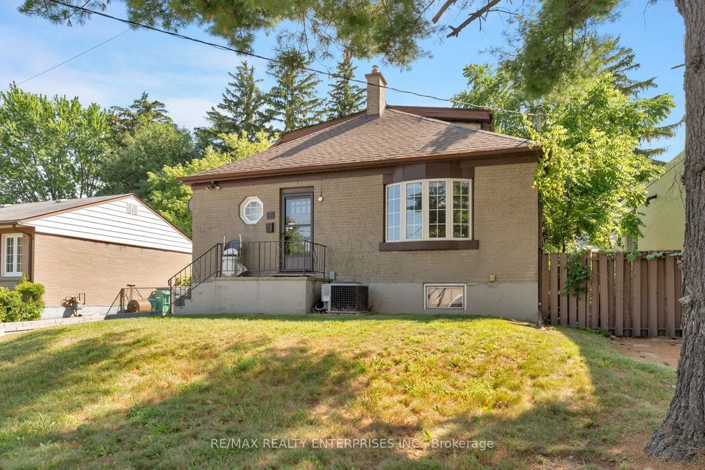 52 Briarwood Avenue, Mississauga