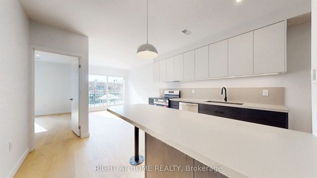 3122 Dundas Street W Unit 3, Toronto W02