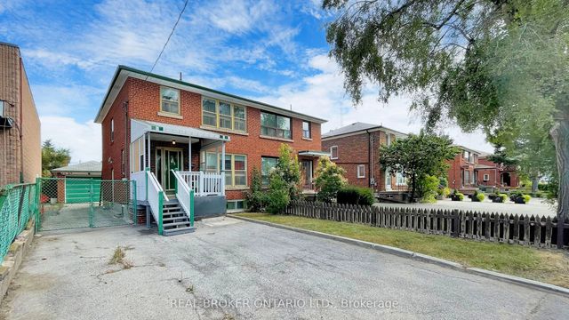 3241 Dufferin Street, Toronto W04