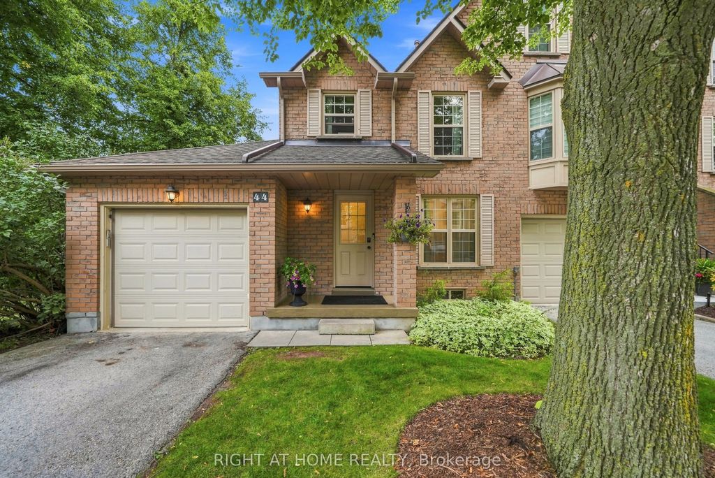 2272 Mowat Avenue 44, Oakville