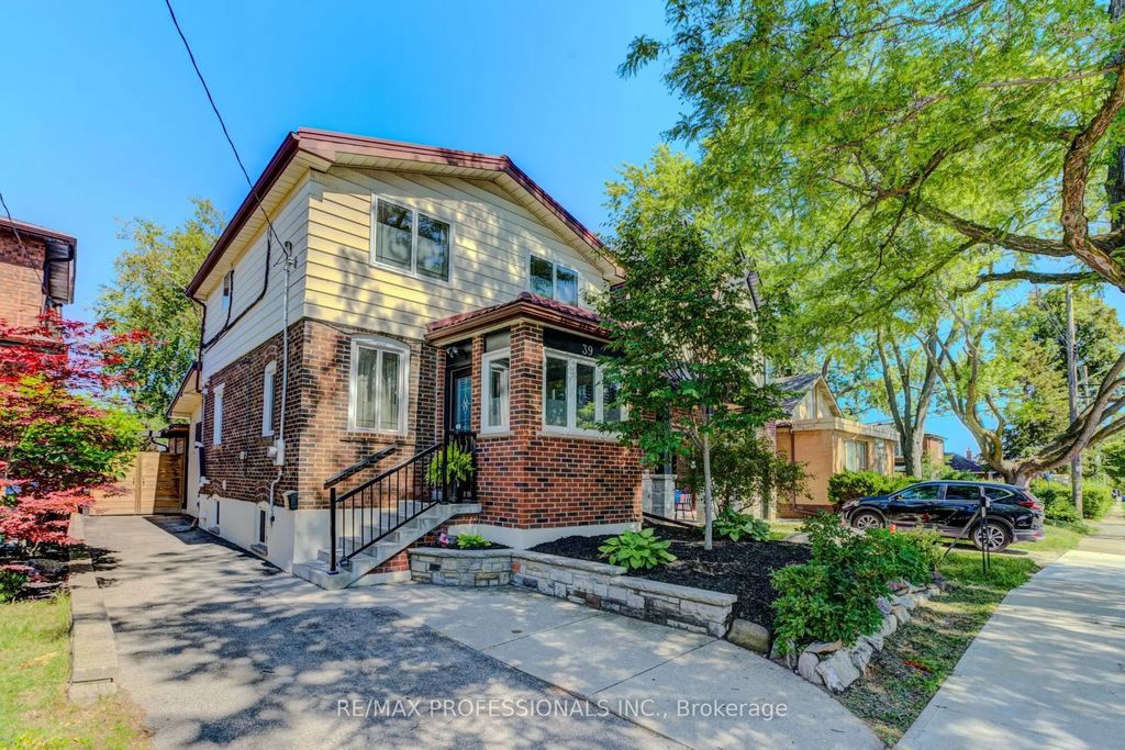 39 Rosemeade Avenue, Toronto W07