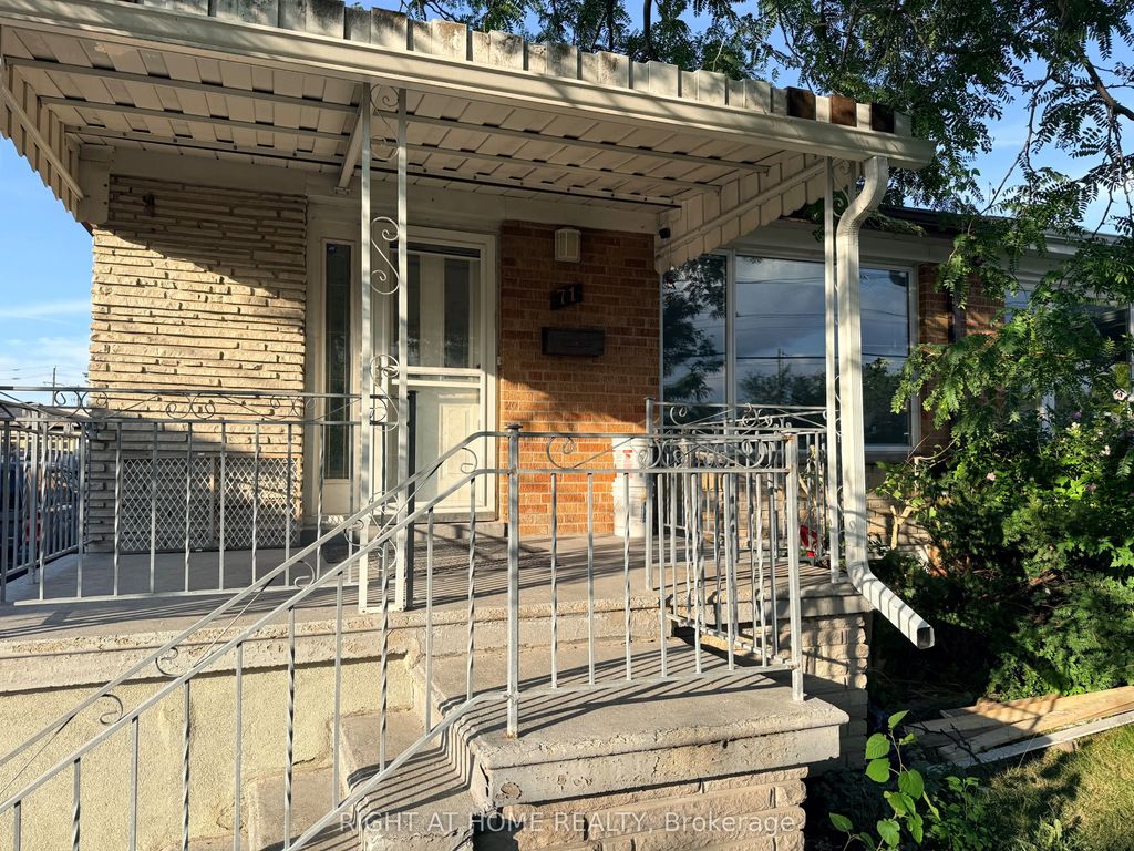 71 Navenby Crescent, Toronto W05