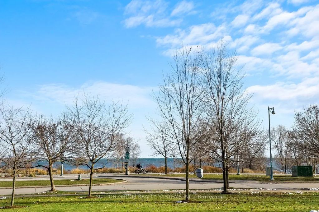 2095 Lake Shore Boulevard W 102, Toronto W06