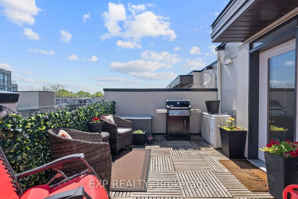 30 Fieldway Road 89, Toronto W08