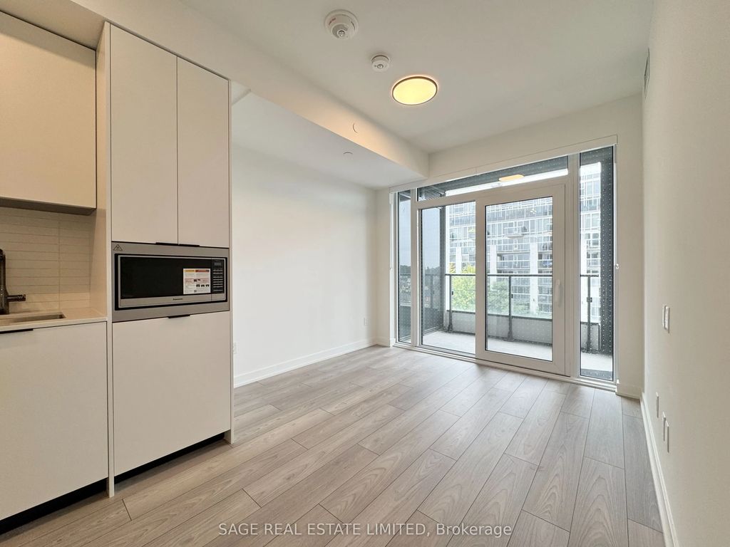 1007 The Queensway N/a 433, Toronto W08
