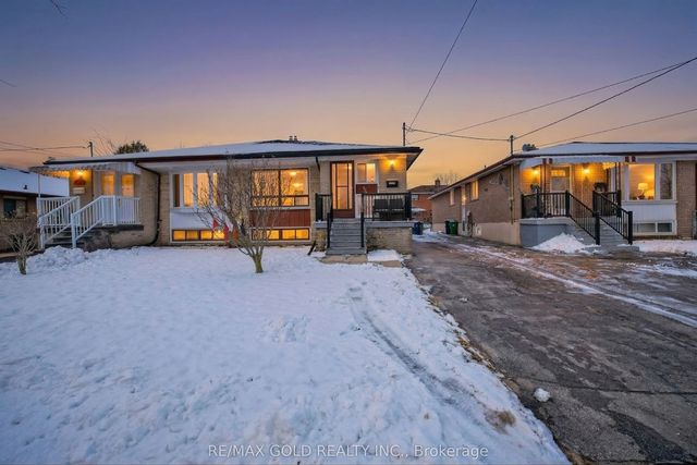 130 Duncanwoods Drive Studio Bsmt, Toronto W05