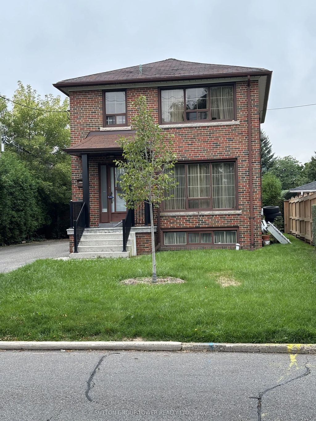 200 Locksley Avenue, Toronto W04