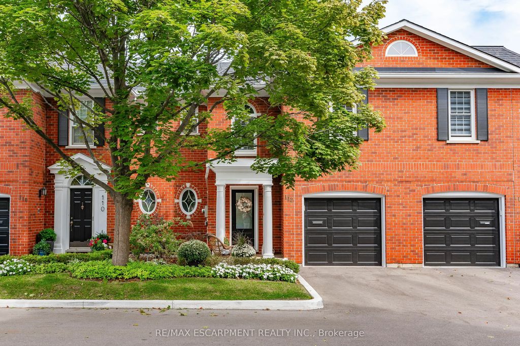 112 Fairwood Place W, Burlington