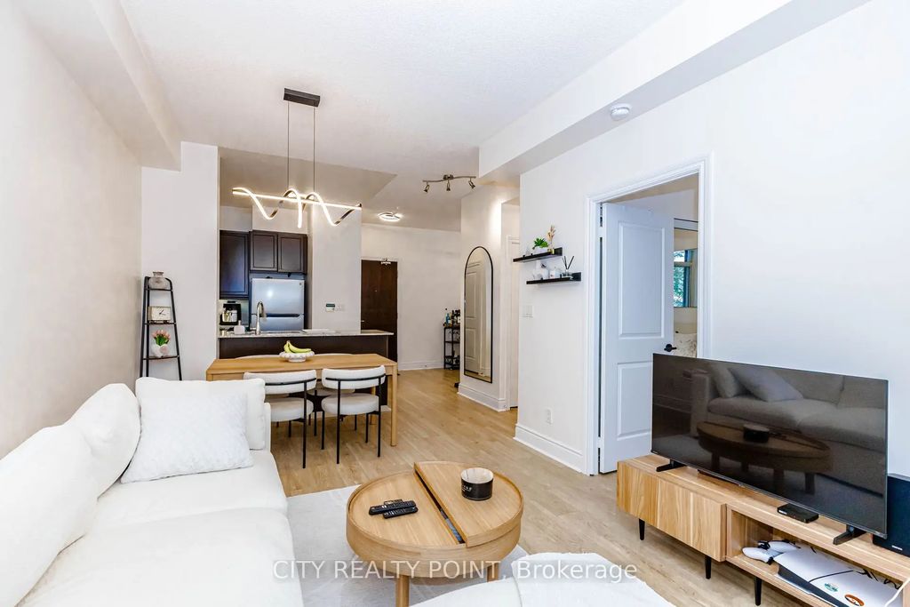 25 Earlington Avenue 316, Toronto W08
