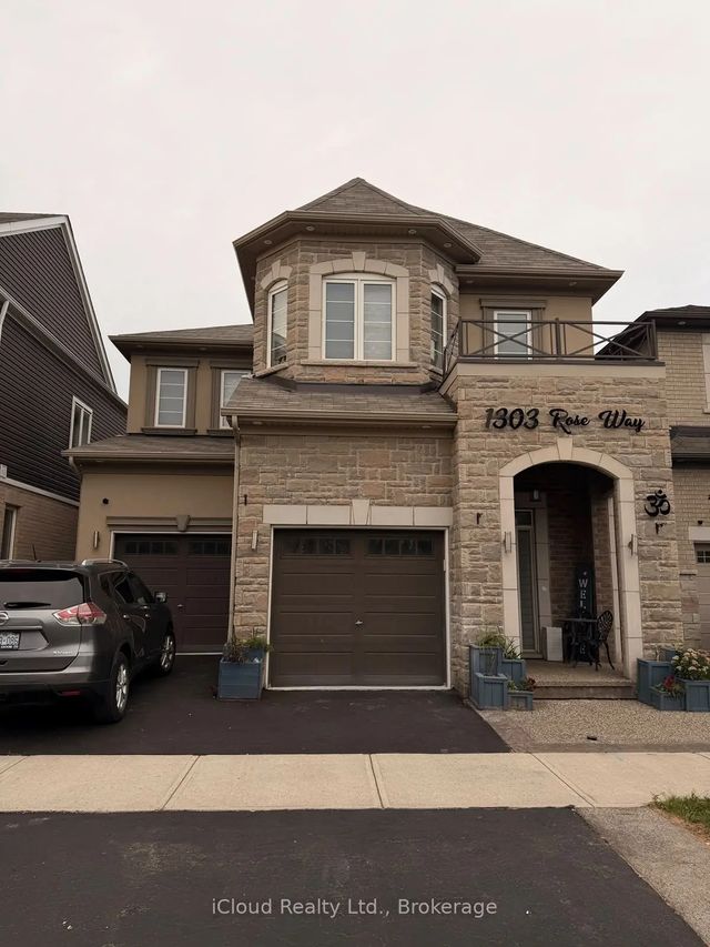 1303 Rose Way W, Milton