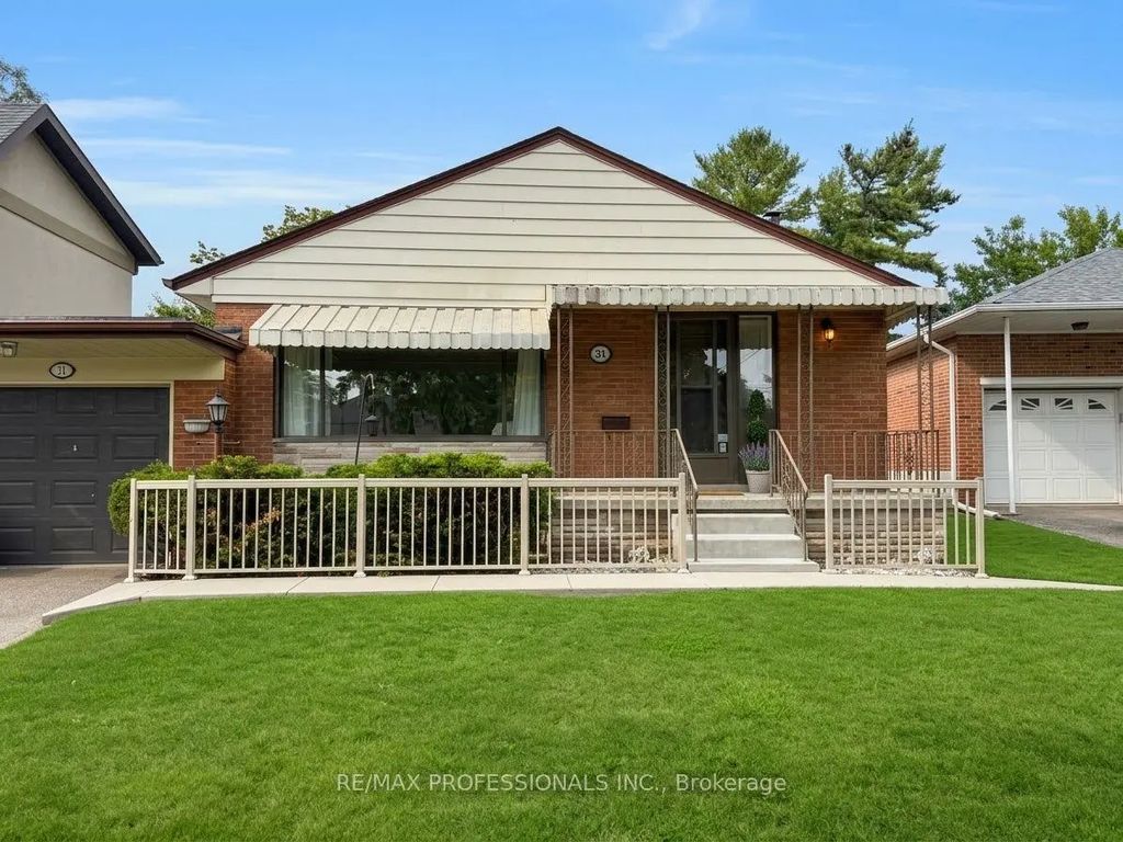 31 Cheshire Drive, Toronto W08
