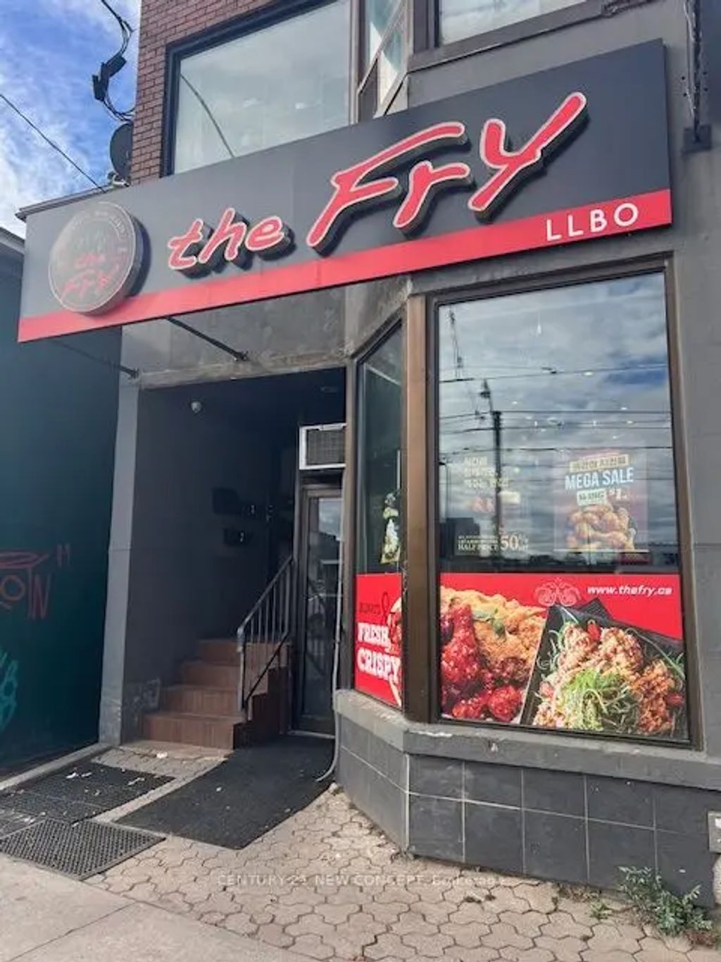 2285 Dundas Street W, Toronto W01