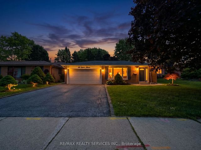 238 Laurier Avenue, Milton