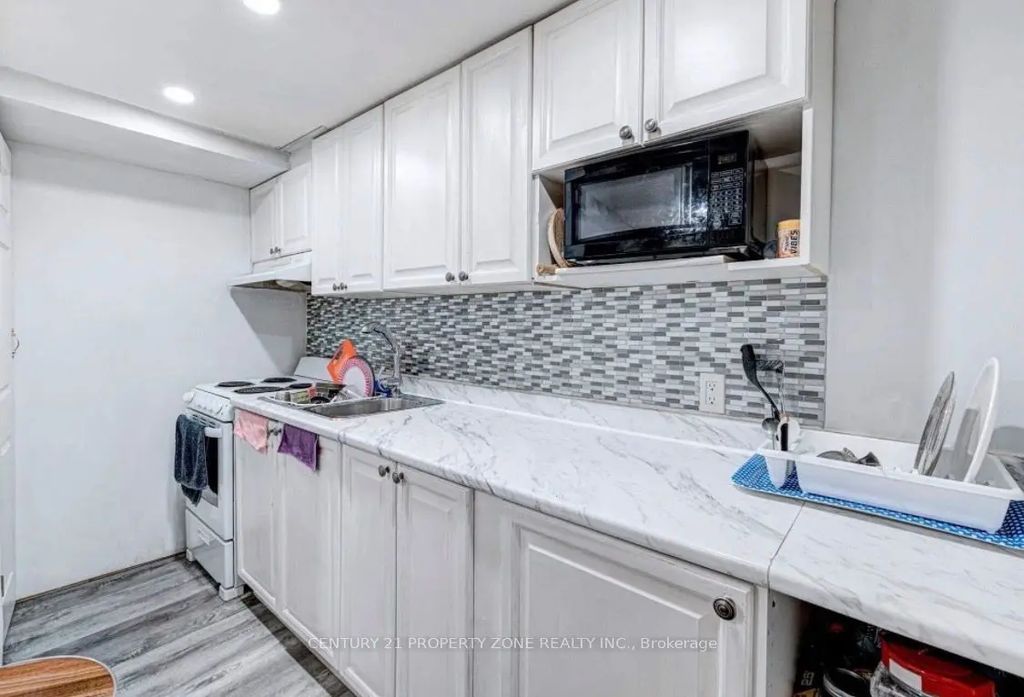 6 Roehampton Crescent W Basement, Brampton