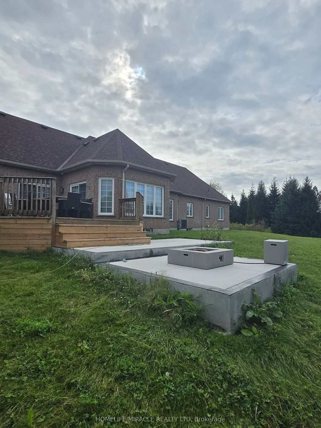 11045 Inglis Drive, Milton