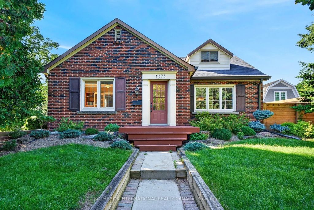 1375 Caroline Street, Burlington