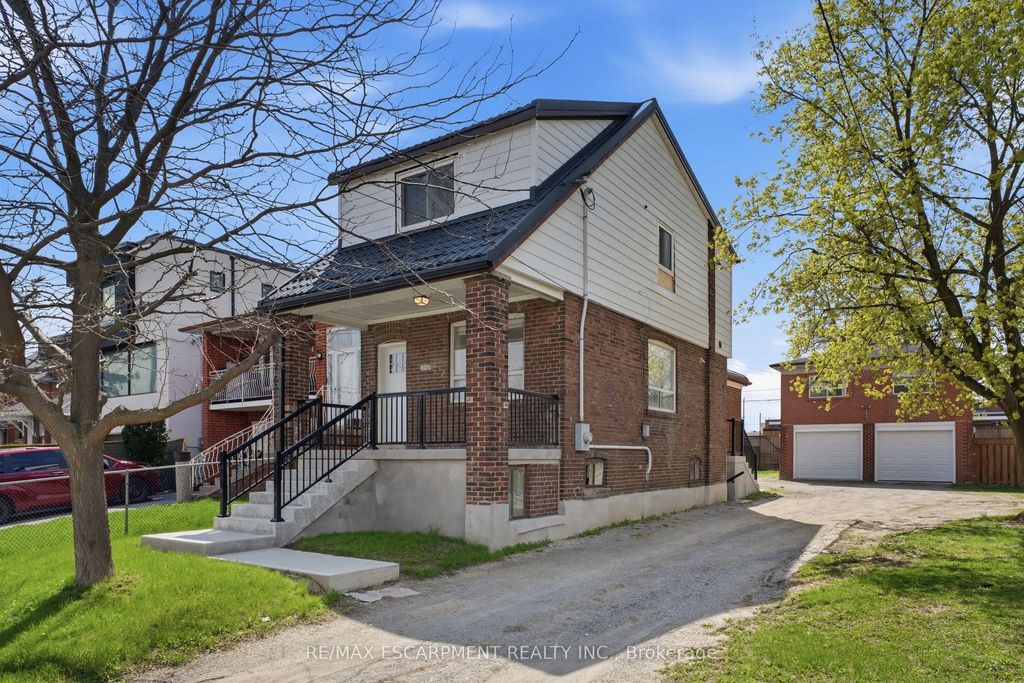 1049 Glencairn Avenue Garage Upper, Toronto W04