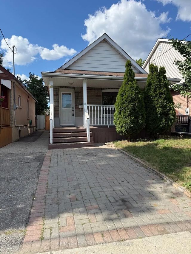 12 Mahoney Avenue, Toronto W04