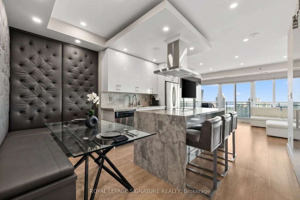 165 Legion Rd N N/a 2128, Toronto W06