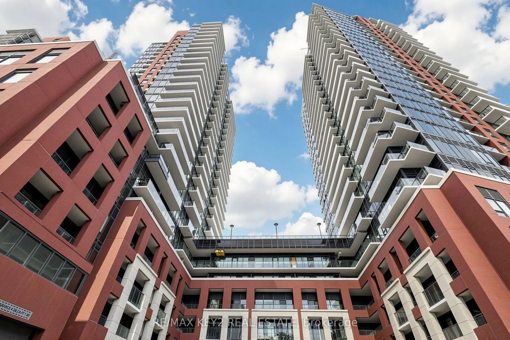 4010 Eglinton Avenue W 2004, Toronto W09