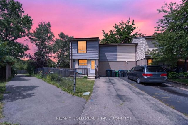13 Gold Pine Court, Brampton