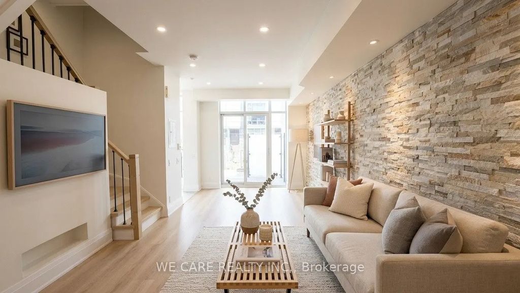 15 Valhalla Inn Road 15, Toronto W08