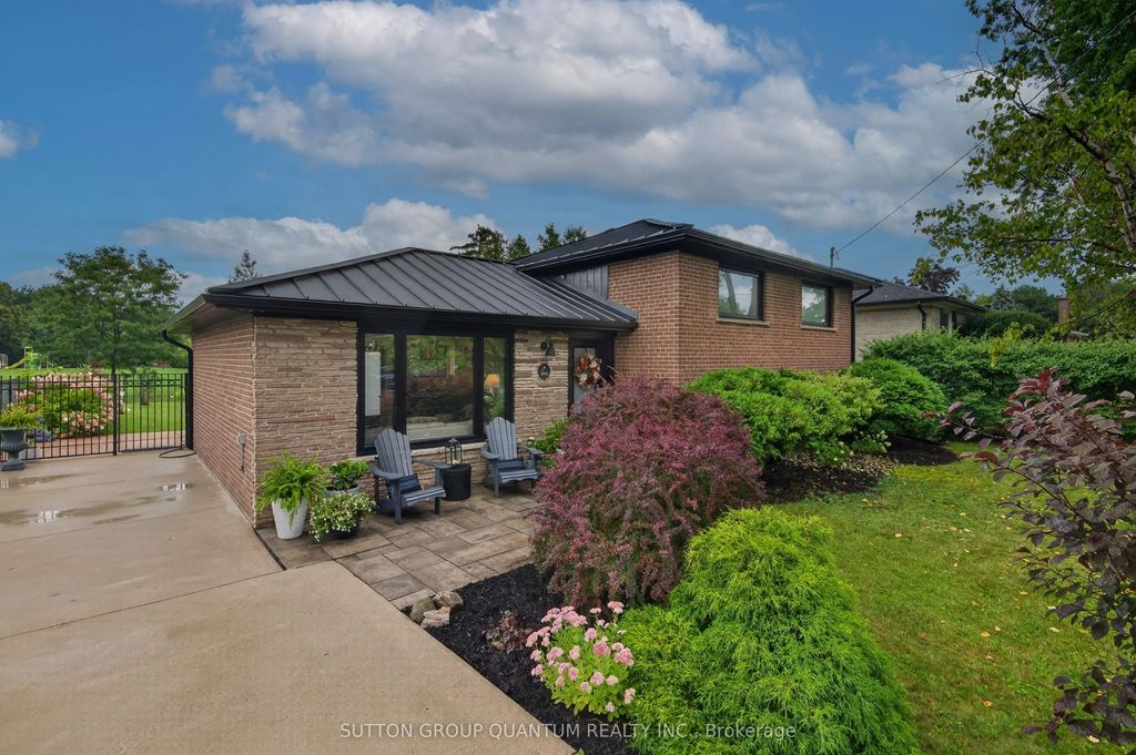 2103 Seabrook Drive, Oakville