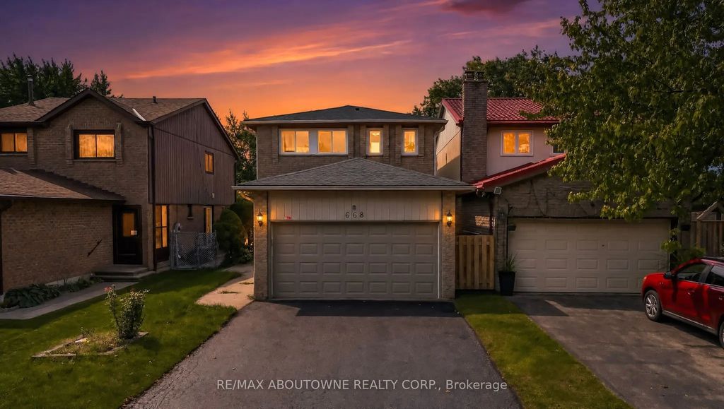 668 Greycedar Crescent, Mississauga