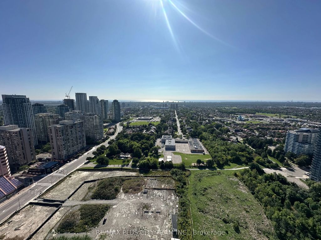 2 Erskine Road 3204, Mississauga