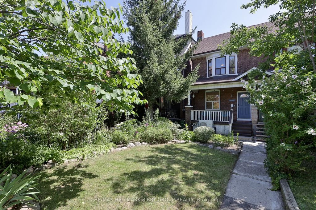987 Saint Clarens Avenue, Toronto W03