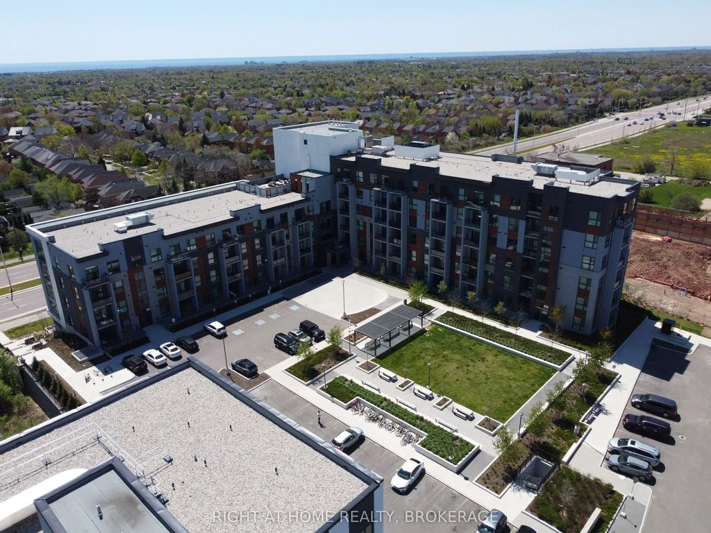 95 Dundas Street W 227, Oakville