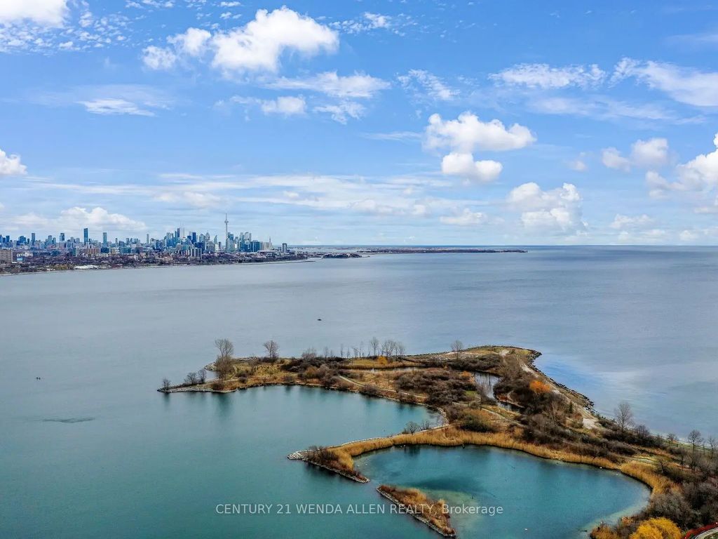 70 Annie Craig Drive 4205, Toronto W06