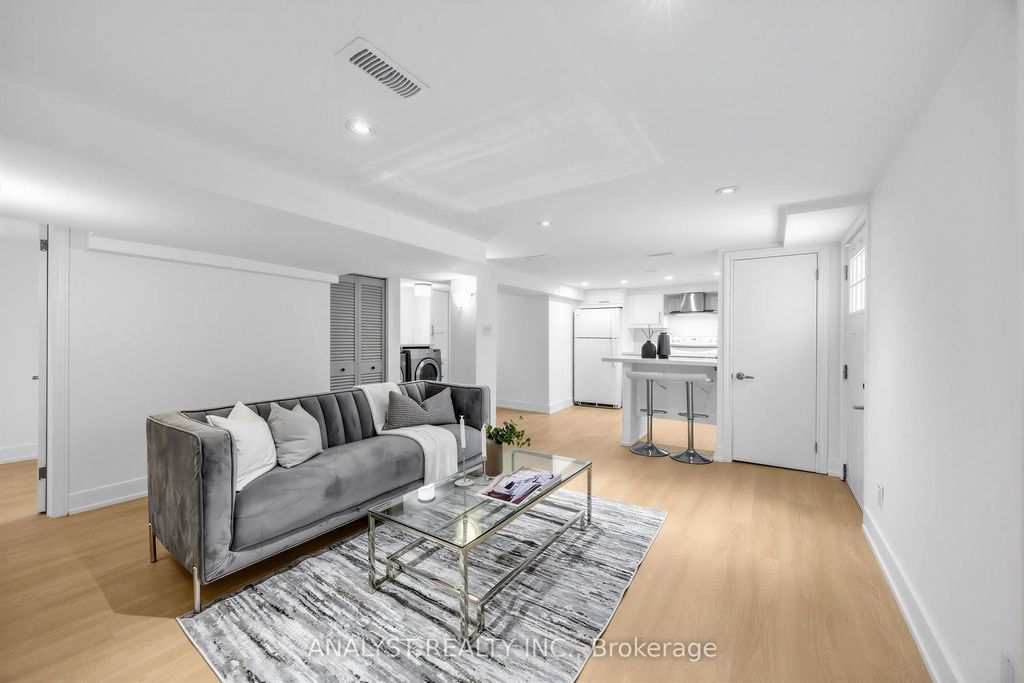 39 Chartwell Road Lower Level, Toronto W07