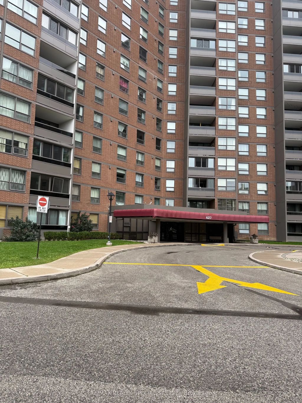 627 The West Mall N/a 101, Toronto W08