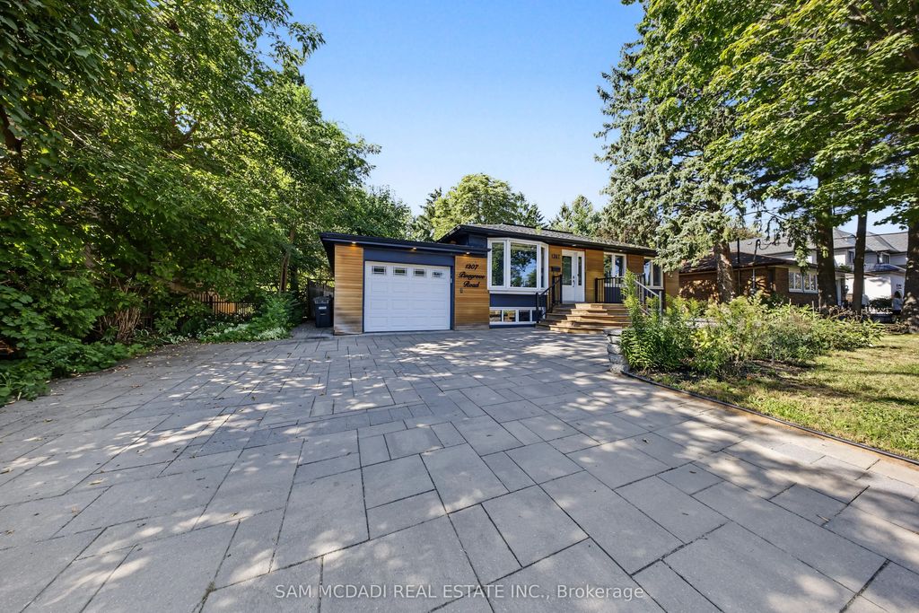 1207 Pinegrove Road, Oakville