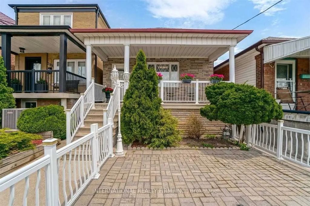 297 Gilbert Avenue, Toronto W03