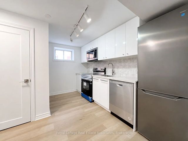 20 Silvercrest Avenue Bsmt, Toronto W06