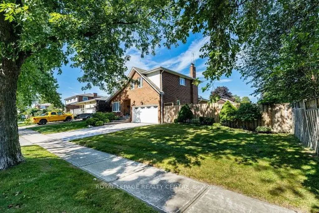 671 Louis Drive, Mississauga