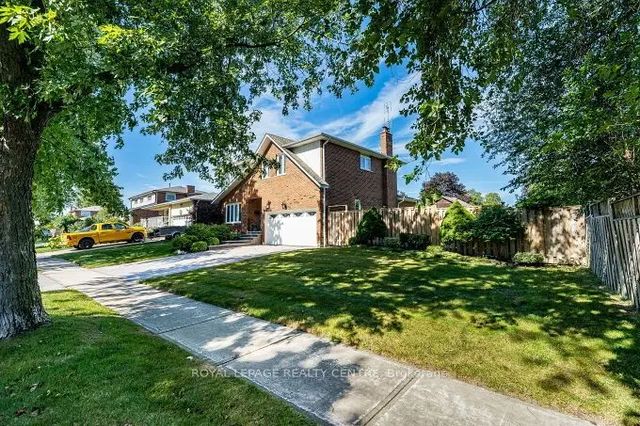 671 Louis Drive, Mississauga