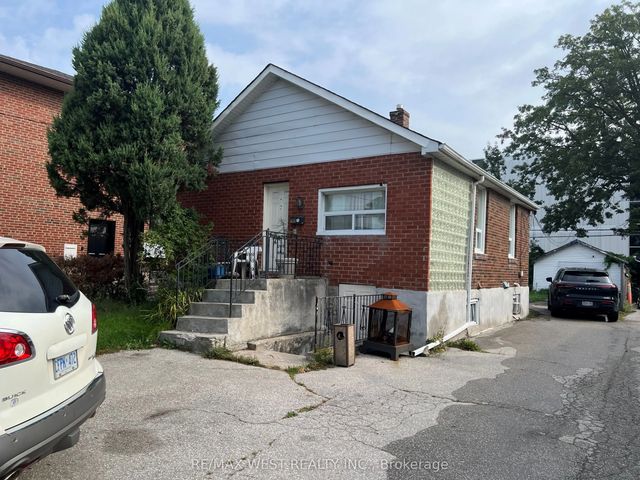 165 Thirtieth Street, Toronto W06