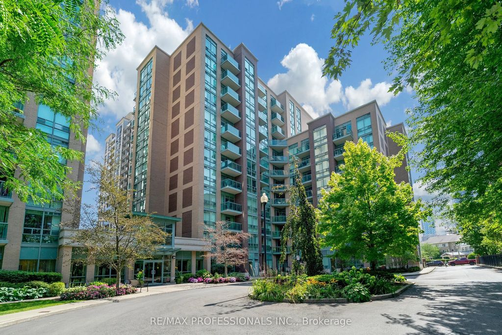 9 Michael Power Place 402, Toronto W08