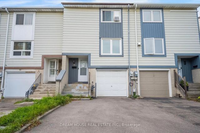 40 Hoskins Square, Brampton