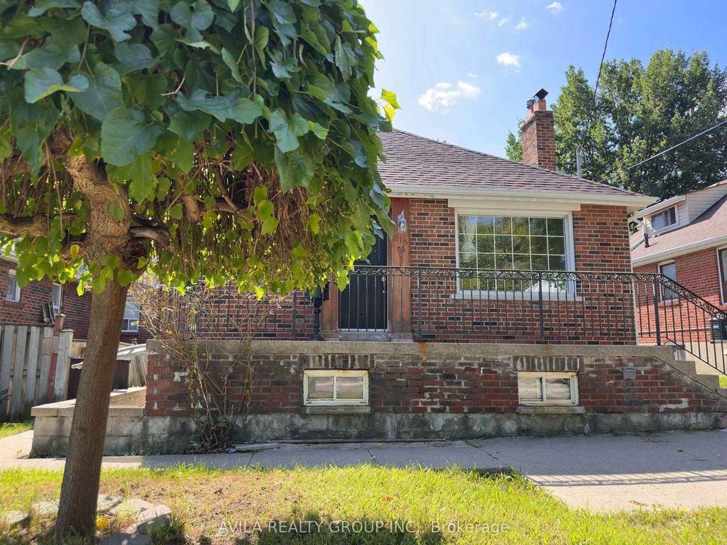 219 Church Street Upper, Toronto W04