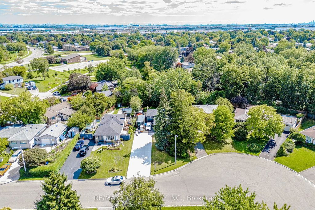 44 Deloraine Drive, Brampton