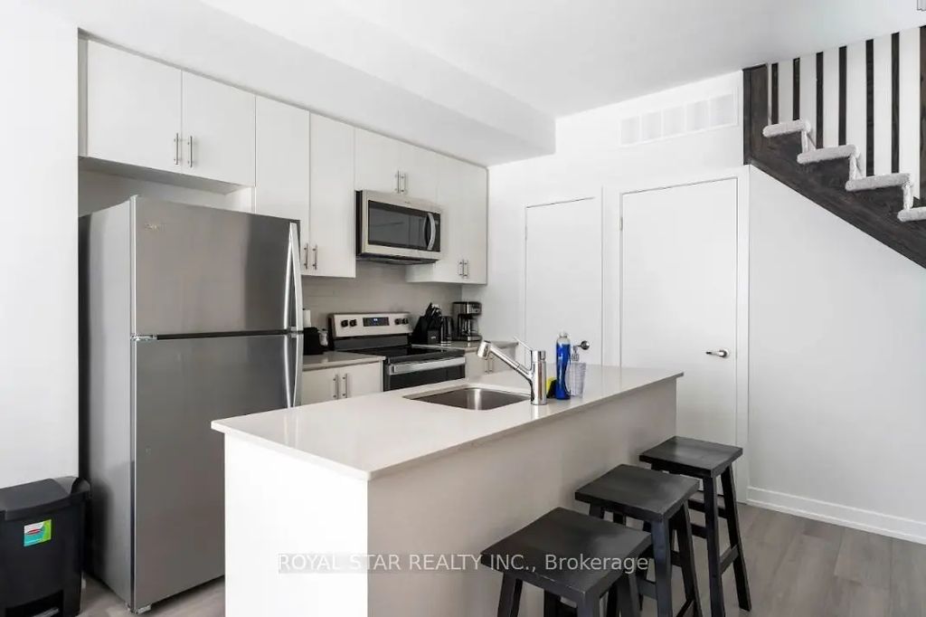 3562 Conolial Drive 202, Mississauga